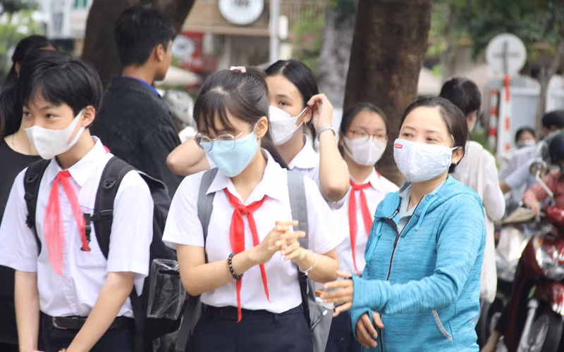 Các thí sinh dự thi vào lớp 10.