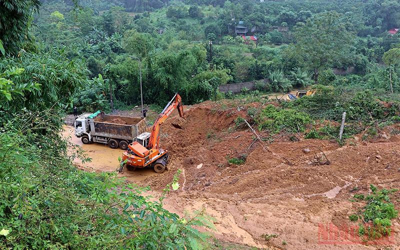 Các cấp chính quyền địa phương đang nỗ lực khắc phục các điểm sạt lở do mưa lớn gây ra.