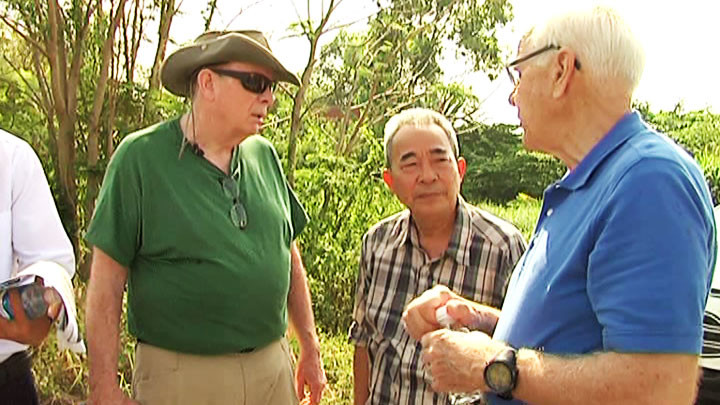 Martin, Bob và AHLLVTND Chế Trung Hiếu.