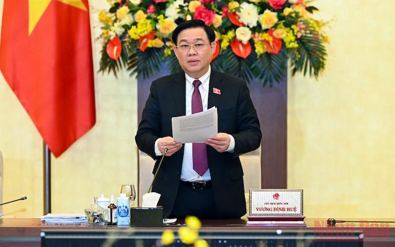 Chủ tịch Quốc hội Vương Đình Huệ phát biểu bế mạc phiên họp thứ 10 của Ủy ban Thường vụ Quốc hội. (Ảnh: DUY LINH)