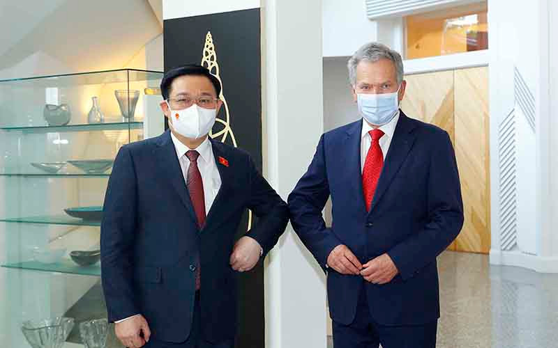 Chủ tịch Quốc hội Vương Đình Huệ hội kiến với Tổng thống Cộng hòa Phần Lan Sauli Niinisto. (Ảnh: Doãn Tấn/TTXVN)