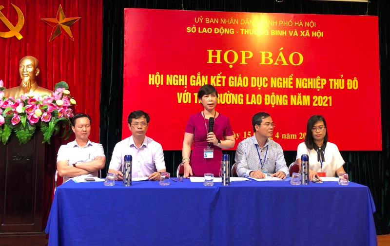 Quang cảnh buổi họp báo.