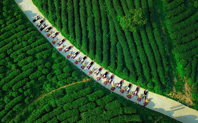 Du khách lưu lại khoảnh khắc ấn tượng tại Khu du lịch sinh thái Kolia, xã Thành Công, huyện Nguyên Bình.
