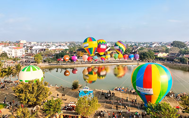 Quang cảnh Ngày hội khinh khí cầu.