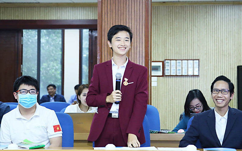 Một số điển hình tiên tiến dự Đại hội trao đổi, nêu ý kiến tại buổi họp báo.