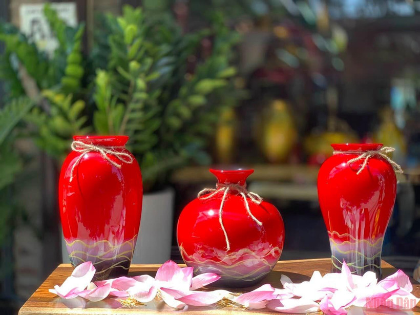 Sản phẩm của sơn mài Hạ Thái được ưa chuộng làm quà tặng du lịch. 