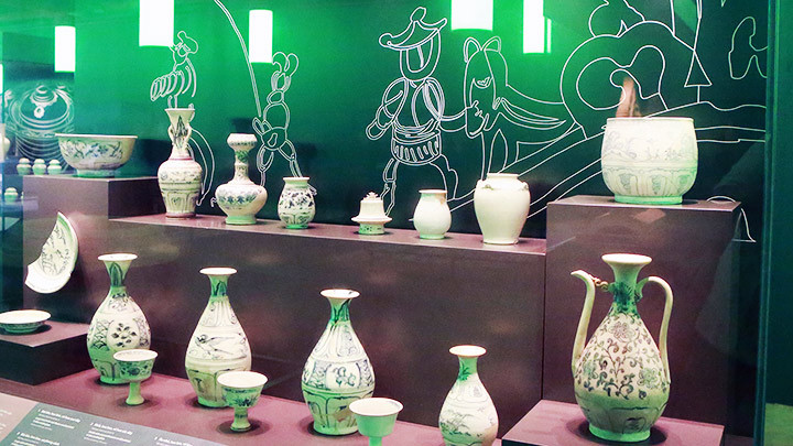 Đồ gốm sứ thời Lê sơ được trưng bày tại Bảo tàng tầng hầm Nhà Quốc hội.