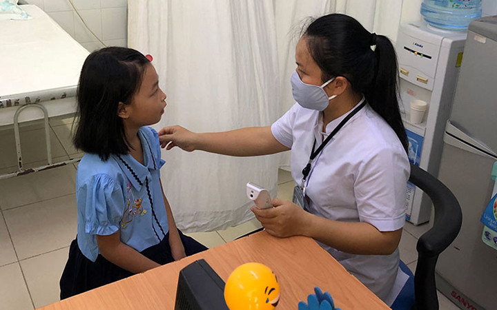 Quan tâm chăm sóc sức khỏe học đường (Ảnh minh họa, chụp trước ngày 27/4/2021).