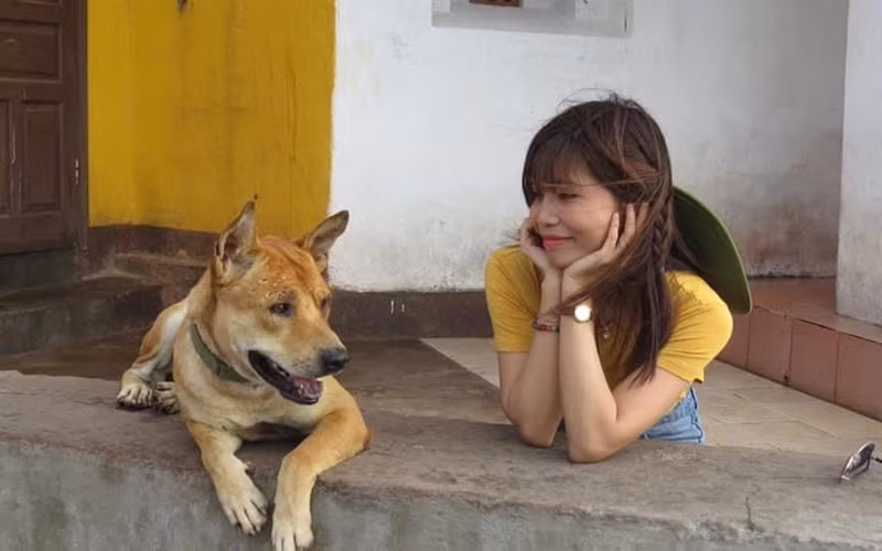 Nhà văn Bùi Tiểu Quyên trên đảo chìm Đá Thị.