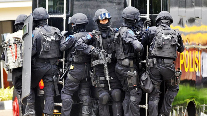 Biệt đội 88 của Indonesia trong một cuộc truy quét khủng bố. Ảnh: AFP