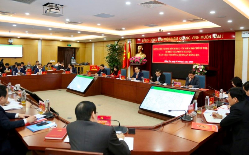 Quang cảnh buổi làm việc. 