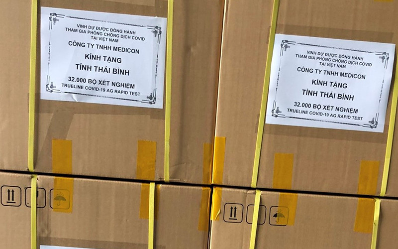 Một số vật tư y tế phục vụ xét nghiệm Covid-19 do Công ty trách nhiệm hữu hạn MEDICON trao tặng cho Sở Y tế tỉnh Thái Bình.