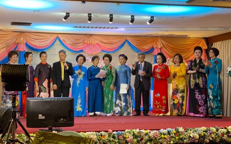 Các thầy, cô giáo được tôn vinh tại buổi lễ.