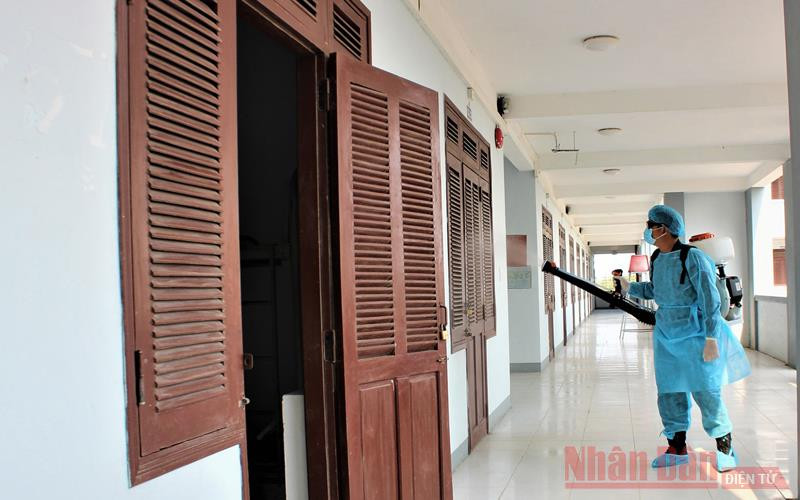 Khử khuẩn tại các khu cách ly tập trung trên địa bàn tỉnh.