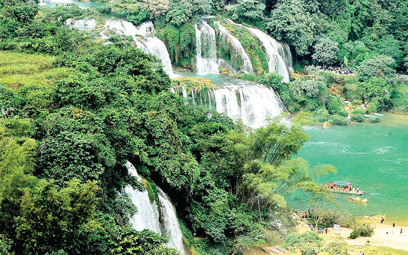 Vẻ đẹp hùng vĩ của thác Bản Giốc.