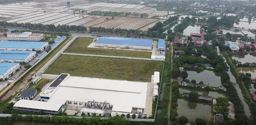 Phần diện tích chưa thực hiện xong giải phóng mặt bằng đã bị các nhà xưởng san lấp, đi vào hoạt động.