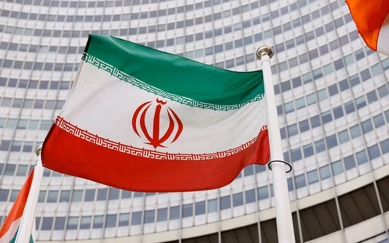 Quốc kỳ Iran tại trụ sở Cơ quan Năng lượng nguyên tử quốc tế (IAEA) ở Vienna, Áo. (Ảnh: Reuters)