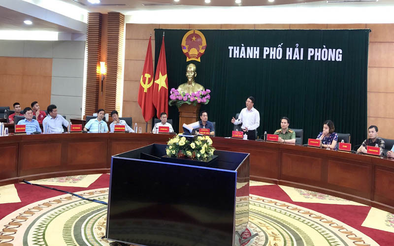 Quang cảnh công bố quyết định bàn giao CLB Bóng đá Hải Phòng chiều 23-4.