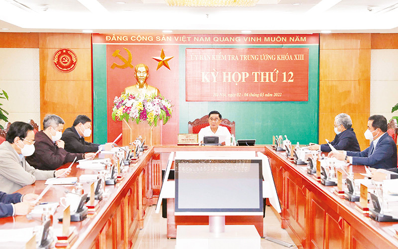 Thời gian qua, Ủy ban Kiểm tra các cấp đã tăng cường kiểm tra, giám sát việc thực thi quyền lực của cấp ủy, bí thư cấp ủy. Trong ảnh: Kỳ họp thứ 12, Ủy ban Kiểm tra Trung ương Khóa XIII. Ảnh: Phương Hoa