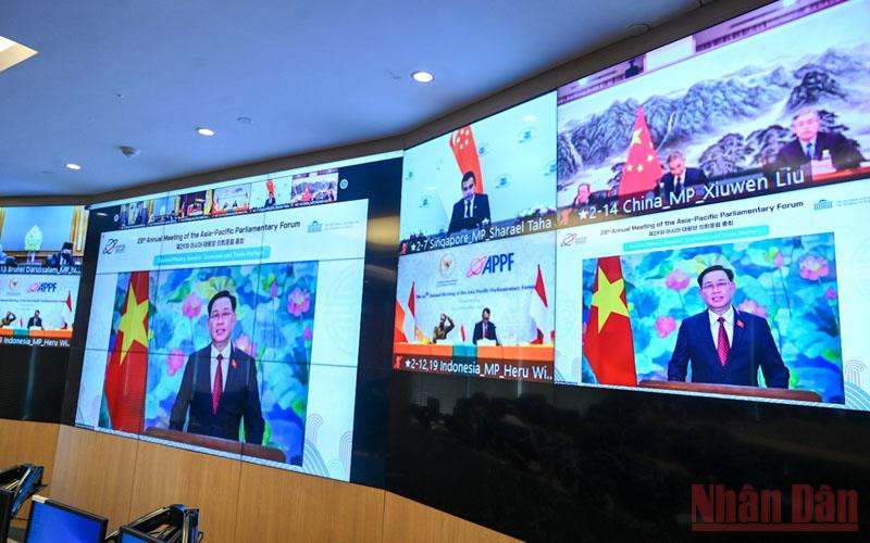 Chủ tịch Quốc hội Vương Đình Huệ phát biểu tại Phiên toàn thể về kinh tế và thương mại. (Ảnh: Duy Linh)