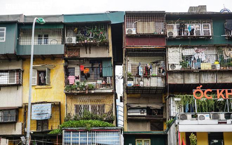 Chung cư G6A Thành Công xuống cấp nghiêm trọng. Ảnh: Ngọc Anh