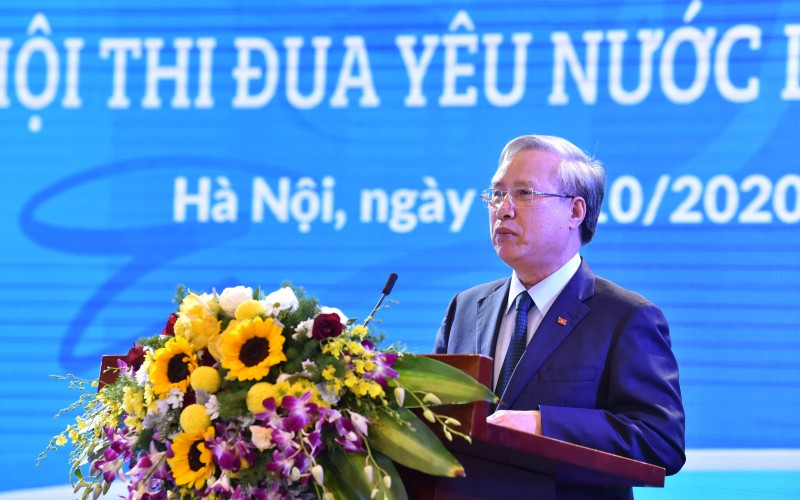 Đồng chí Trần Quốc Vượng, Thường trực Ban Bí thư phát biểu ý kiến tại buổi lễ.