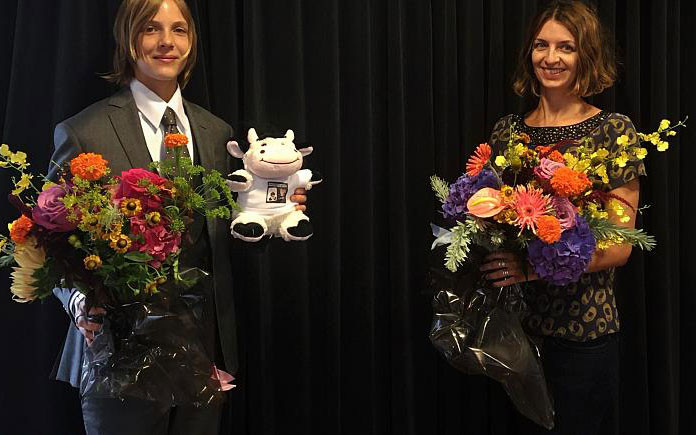 Tác giả (trái) và dịch giả. Ảnh: Euronews.