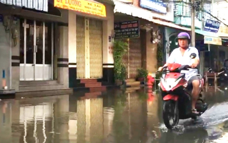 Triều cường kèm mưa lớn kéo dài, gây ngập nhiều nơi tại Bạc Liêu