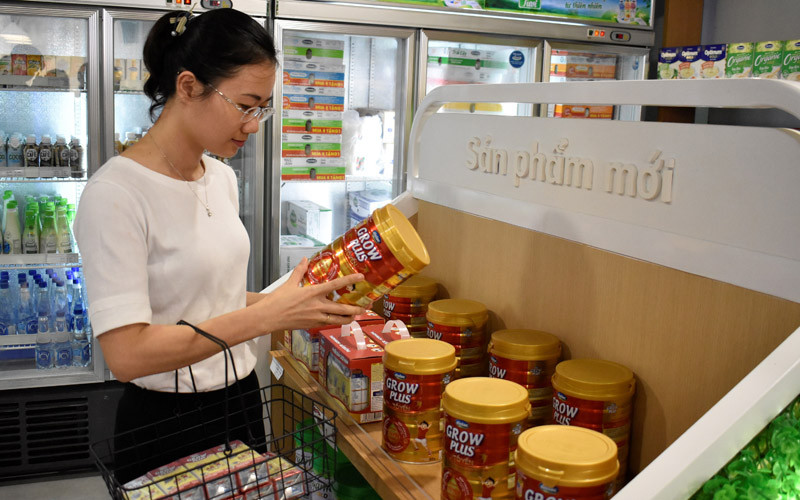 Sản phẩm sữa bột Dielac Grow Plus được bổ sung tổ yến của Vinamilk là giải pháp dinh dưỡng đột phá giúp cải thiện tình trạng suy dinh dưỡng thấp còi ở trẻ.