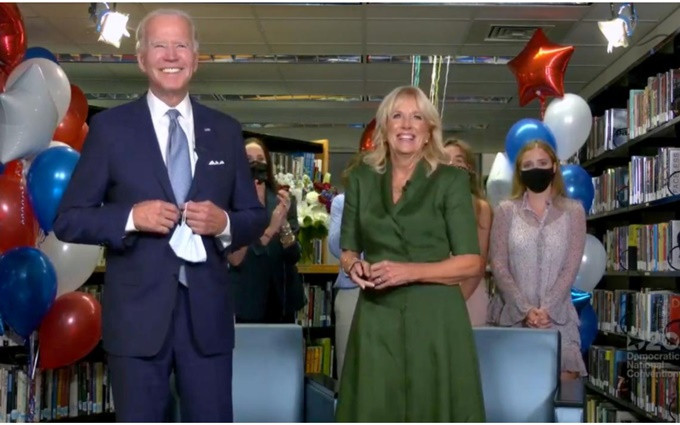 Ông Joe Biden và vợ sau khi Đại hội toàn quốc của đảng Dân chủ Mỹ chính thức đề cử ông làm ứng viên tham gia tranh cử Tổng thống Mỹ năm 2020.