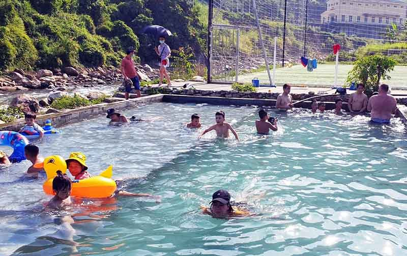 Người dân thành phố Lào Cai hoạt động thể thao rèn luyện sức khỏe. (Ảnh chụp trước ngày 20/5/2021)