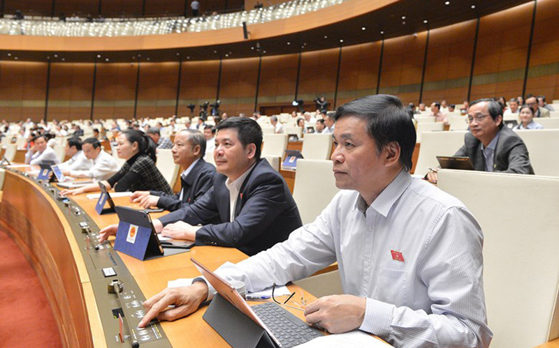 Đại biểu Quốc hội bấm nút biểu quyết chiều 13-11.