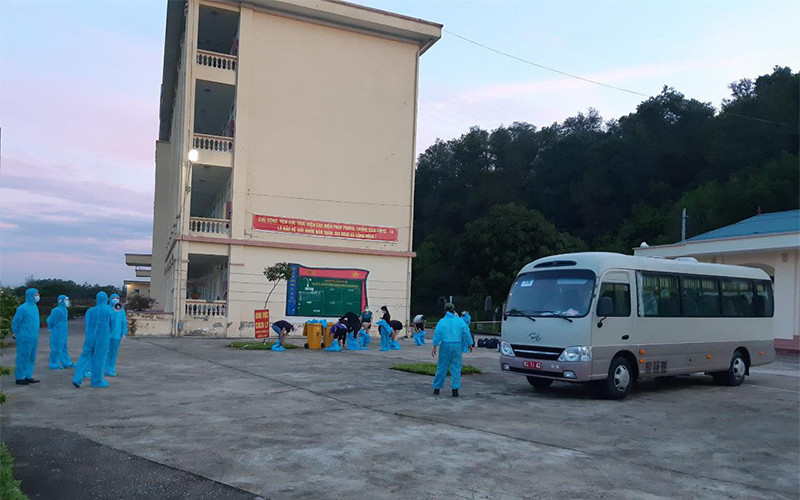 Cơ sở cách ly tập trung tỉnh Nam Định (thị trấn Gôi, huyện Vụ Bản) tiếp nhận 140 công dân Việt Nam về từ Liên bang Nga.