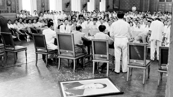 Cảnh nghị sự phế truất Quốc trưởng Bảo Đại do Ngô Đình Diệm tổ chức tại Đà Lạt. Ảnh: TL