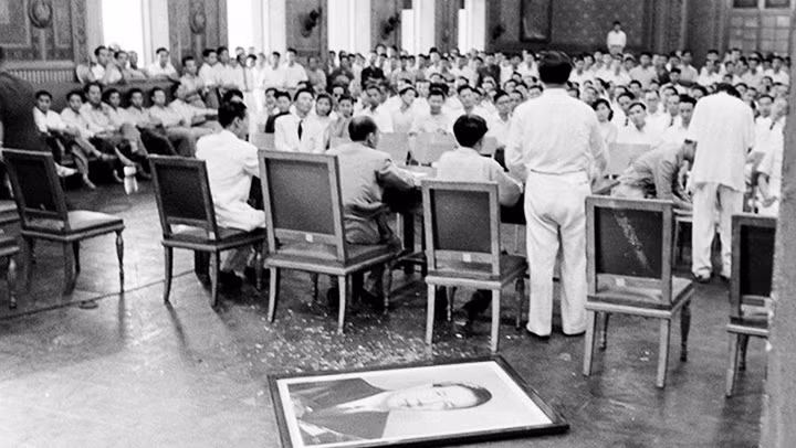 Cảnh nghị sự phế truất Quốc trưởng Bảo Đại do Ngô Đình Diệm tổ chức tại Đà Lạt. Ảnh: TL