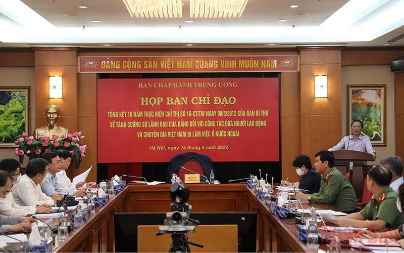 Đồng chí Trần Tuấn Anh phát biểu tại phiên họp.