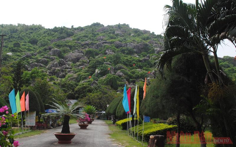 Đồi Tức Dụp là khu di tích lịch sử văn hóa.