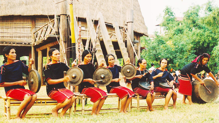 Dàn Ching Zô tộc người Ê Đê Bih tại Bảo tàng Dân tộc học Việt Nam. Ảnh: PHẠM LỰ