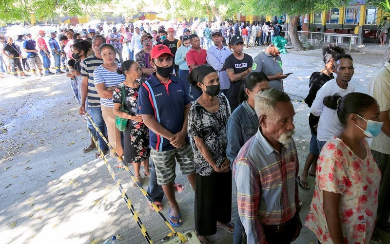 Người dân xếp hàng chờ bỏ phiếu trong cuộc bầu cử tổng thống ở Dili, Timor Leste, ngày 19/3/2022. (Ảnh: Reuters)