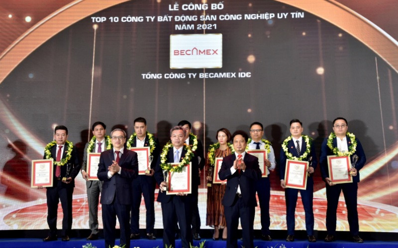 Becamex IDC đứng đầu Top 10 Công ty bất động sản công nghiệp uy tín nhất năm 2021.