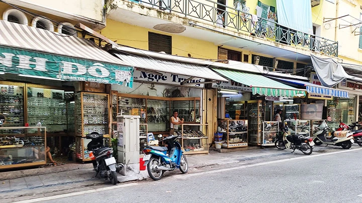 Cần kiểm tra chất lượng sản phẩm tại các cửa hàng kinh doanh kính.