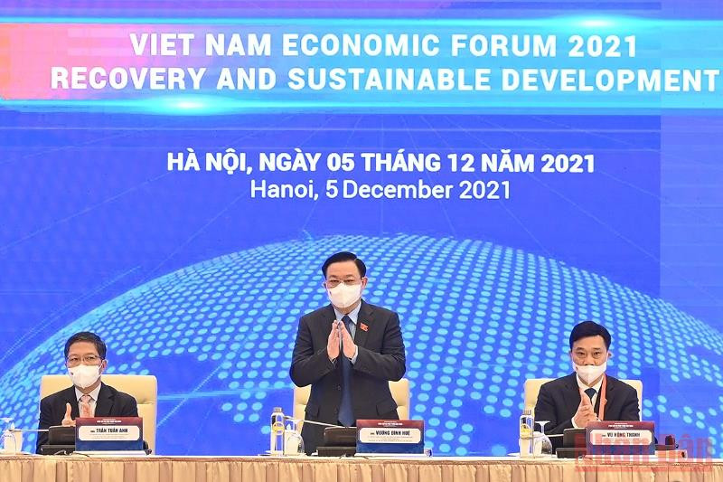  Chủ tịch Quốc hội Vương Đình Huệ và các đại biểu tại Diễn đàn.