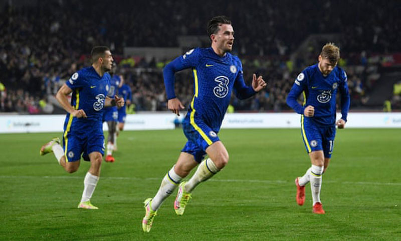 Ben Chilwell (giữa) mang chiến thắng về cho Chelsea. (Nguồn: Reuters)