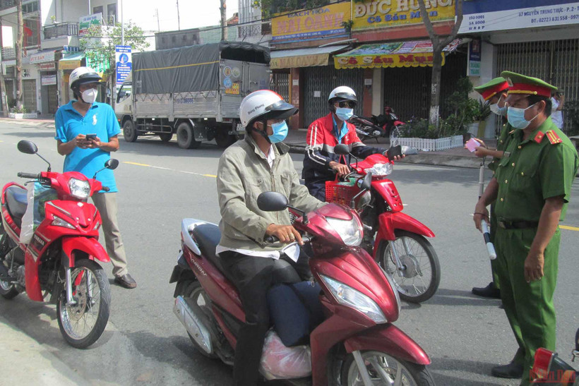 Từ ngày 23/8 đến 30/8, Long An không để người dân rời khỏi nơi cư trú theo đúng phương châm “ai ở đâu ở đó”.