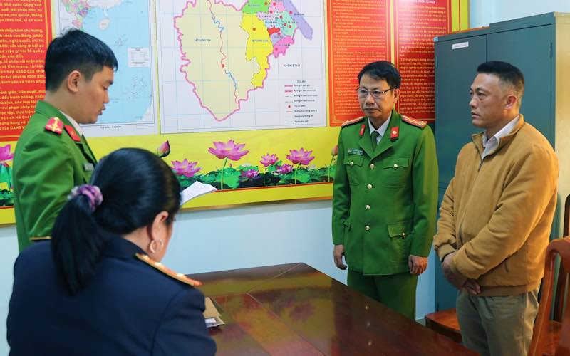 Khởi tố trạm trưởng Trạm quản lý bảo vệ rừng Trường Sơn tại Quảng Bình