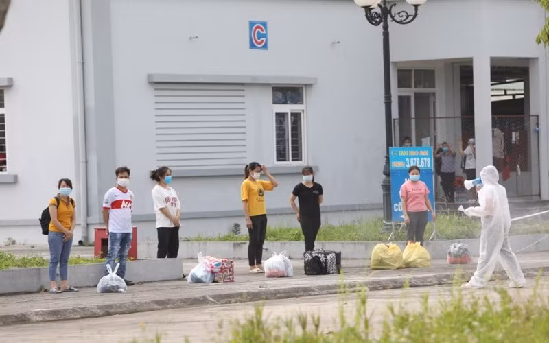 Lạng Sơn đón công nhân từ Bắc Giang về cách ly, theo dõi y tế