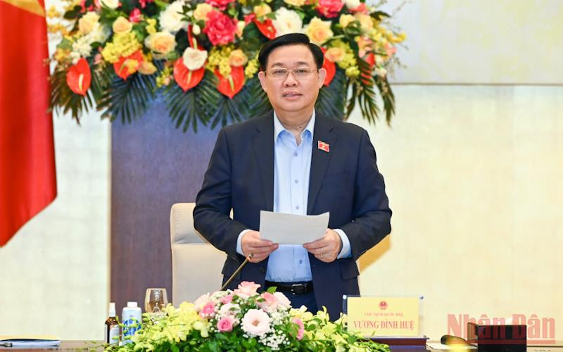 Chủ tịch Quốc hội Vương Đình Huệ phát biểu khai mạc phiên họp. (Ảnh: DUY LINH)