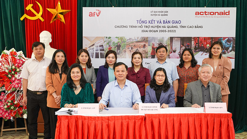 Các đại biểu tham dự Lễ Tổng kết và Bàn giao Chương trình hỗ trợ huyện Hà Quảng giai đoạn 2005-2022.