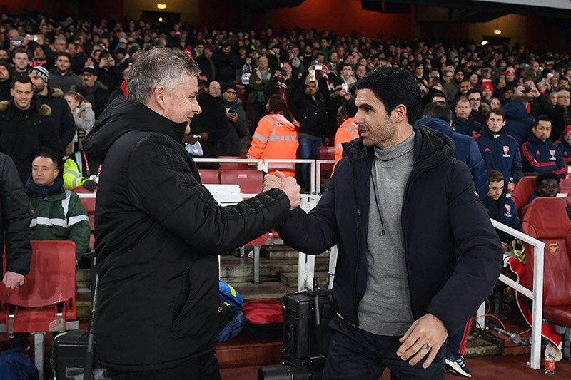 Hai HLV G. Solskjaer (Man United, trái) và M. Arteta (Arsenal) có cuộc so tài chủ nhật này.
