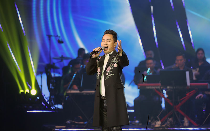 "Hình ảnh của một nghệ sĩ không chỉ nằm ở giọng hát, hay những yếu tố mang tính chuyên môn mà còn cần có cái nhìn bao dung, chia sẻ, nhân văn với cuộc đời". 